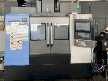 Vue de face de la machine DOOSAN DNM 4500