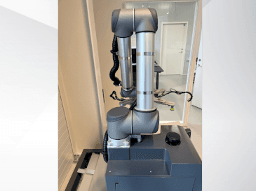 Vue de face de la machine Universal Robots UR10