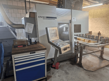 Vue de face de la machine DMG GILDEMEISTER CTV 250