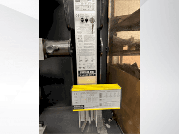 Vue de face de la machine AMADA HFE 130-3