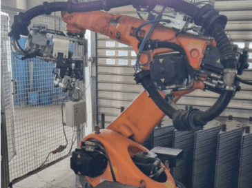 Vue de face de la machine KUKA KR 60-3