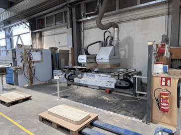 Vue de face de la machine Weeke OPTIMAT BHC 550
