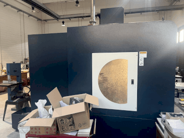 Vue de face de la machine Johnford Dart VMC 1000A HI TECH