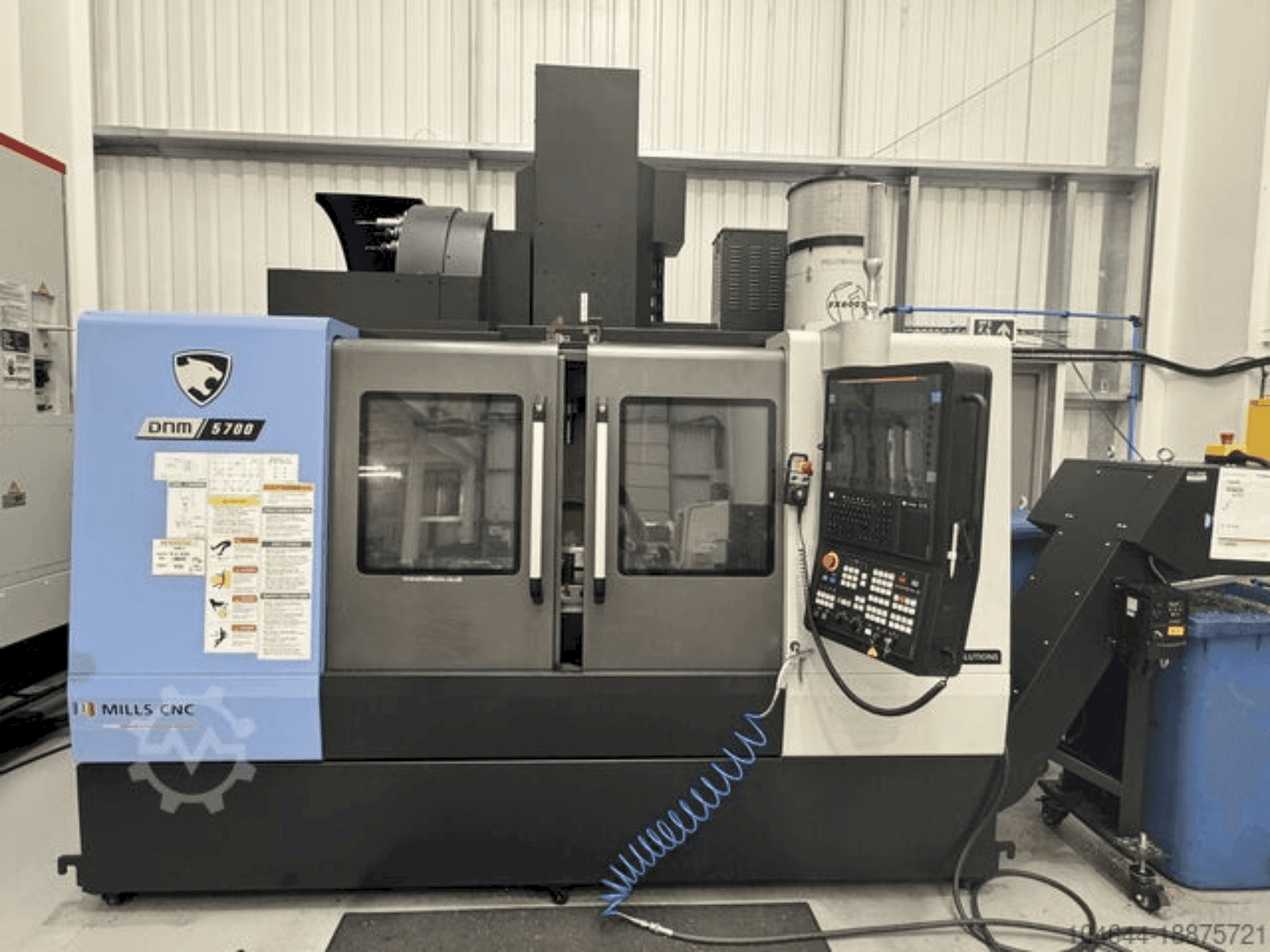 Vue de face de la machine DOOSAN DNM 5700