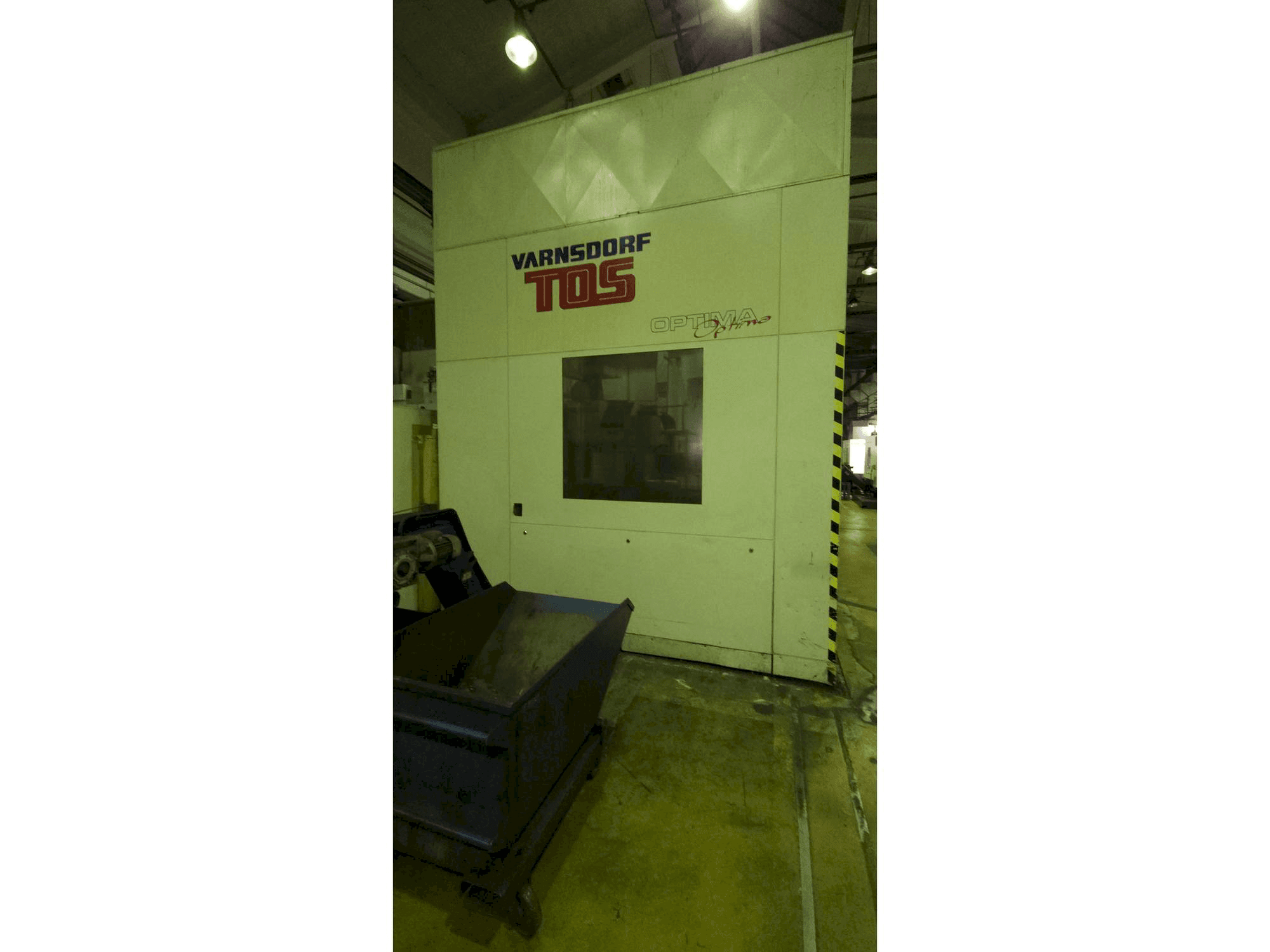 Vue de face de la machine TOS Optima