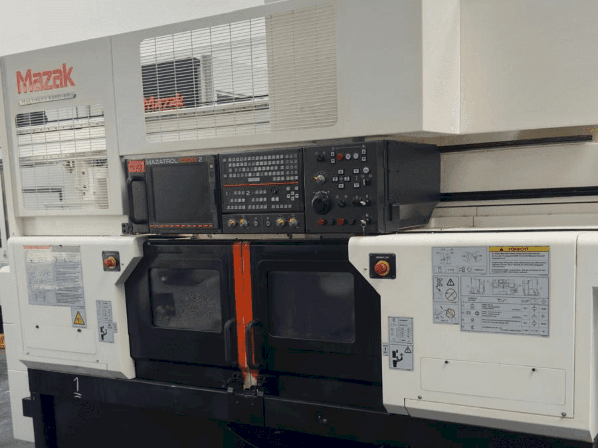 Vue de face de la machine Mazak Multiplex 6200 Y