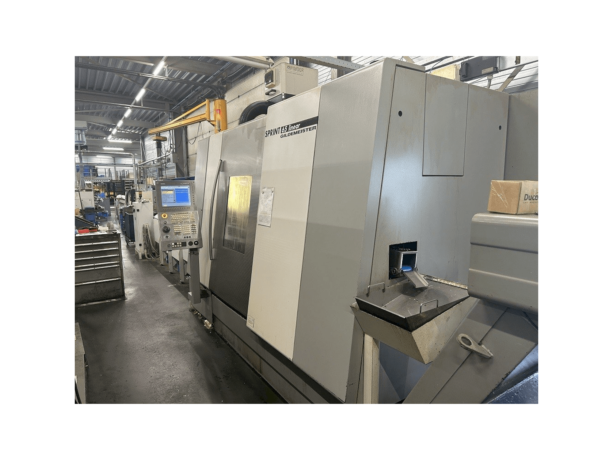 Vue de face de la machine Gildemeister sprint 65 linear