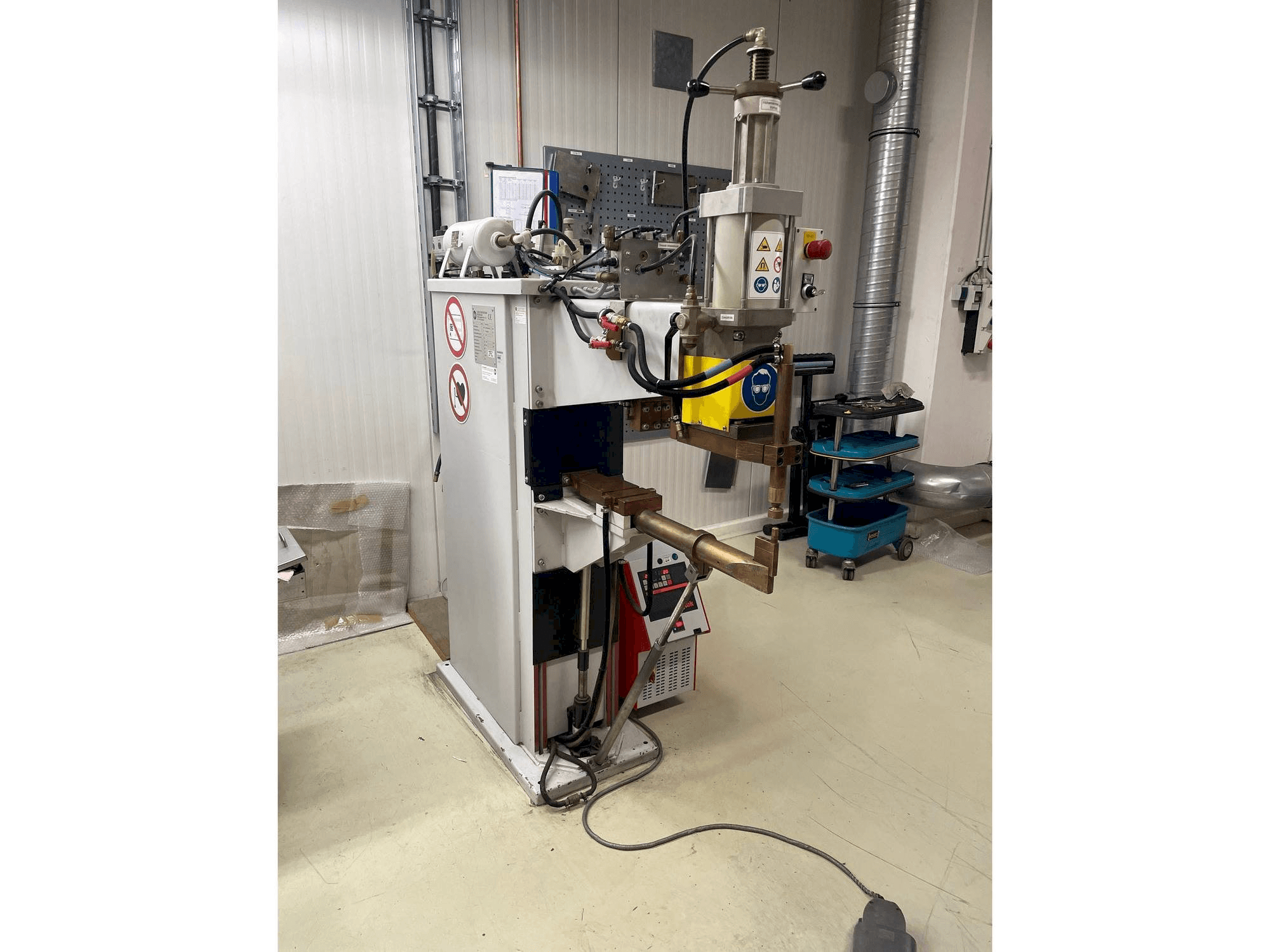 Vue de face de la machine ESD 8212 S