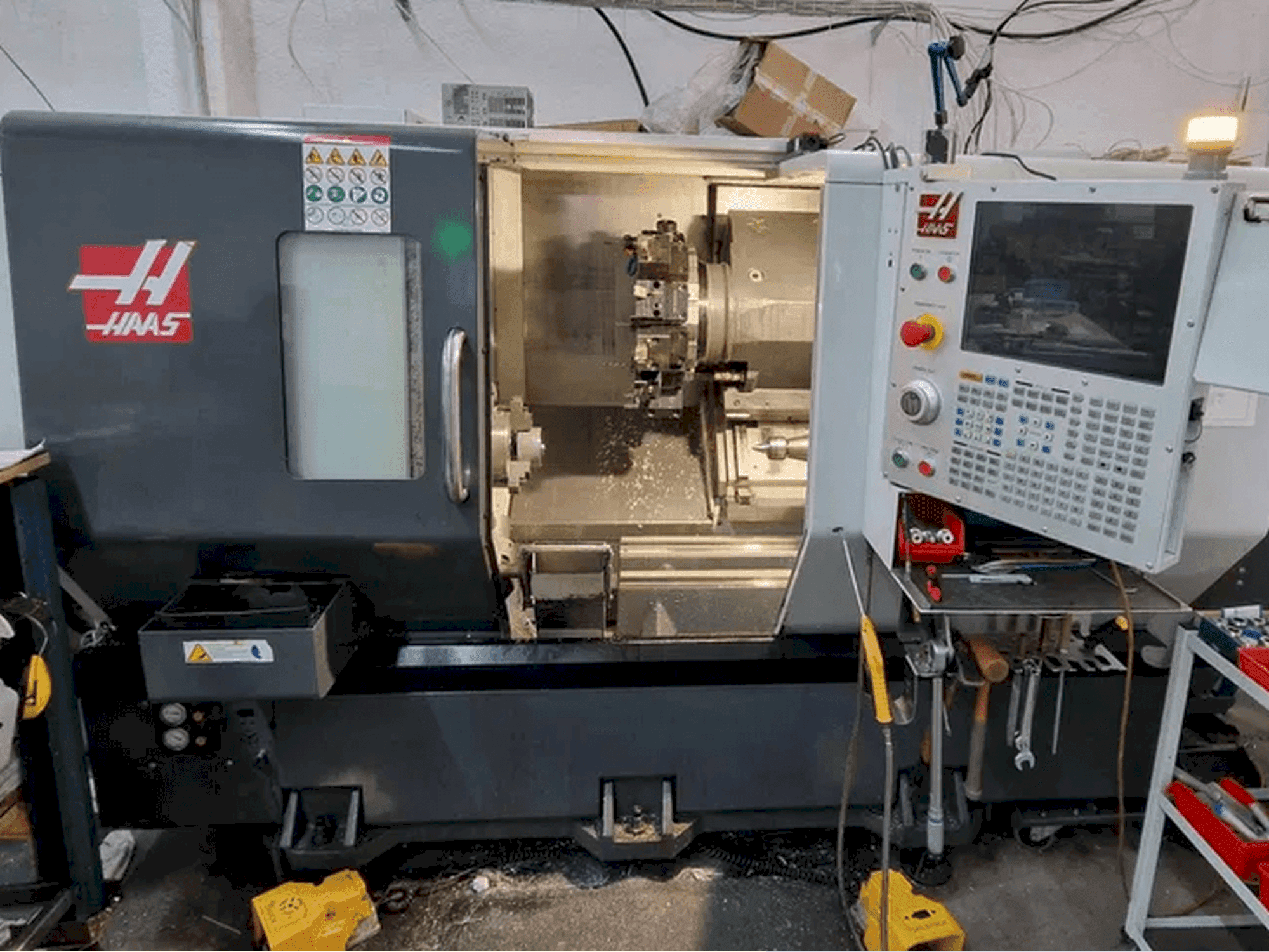 Vue de face de la machine HAAS ST-20Y