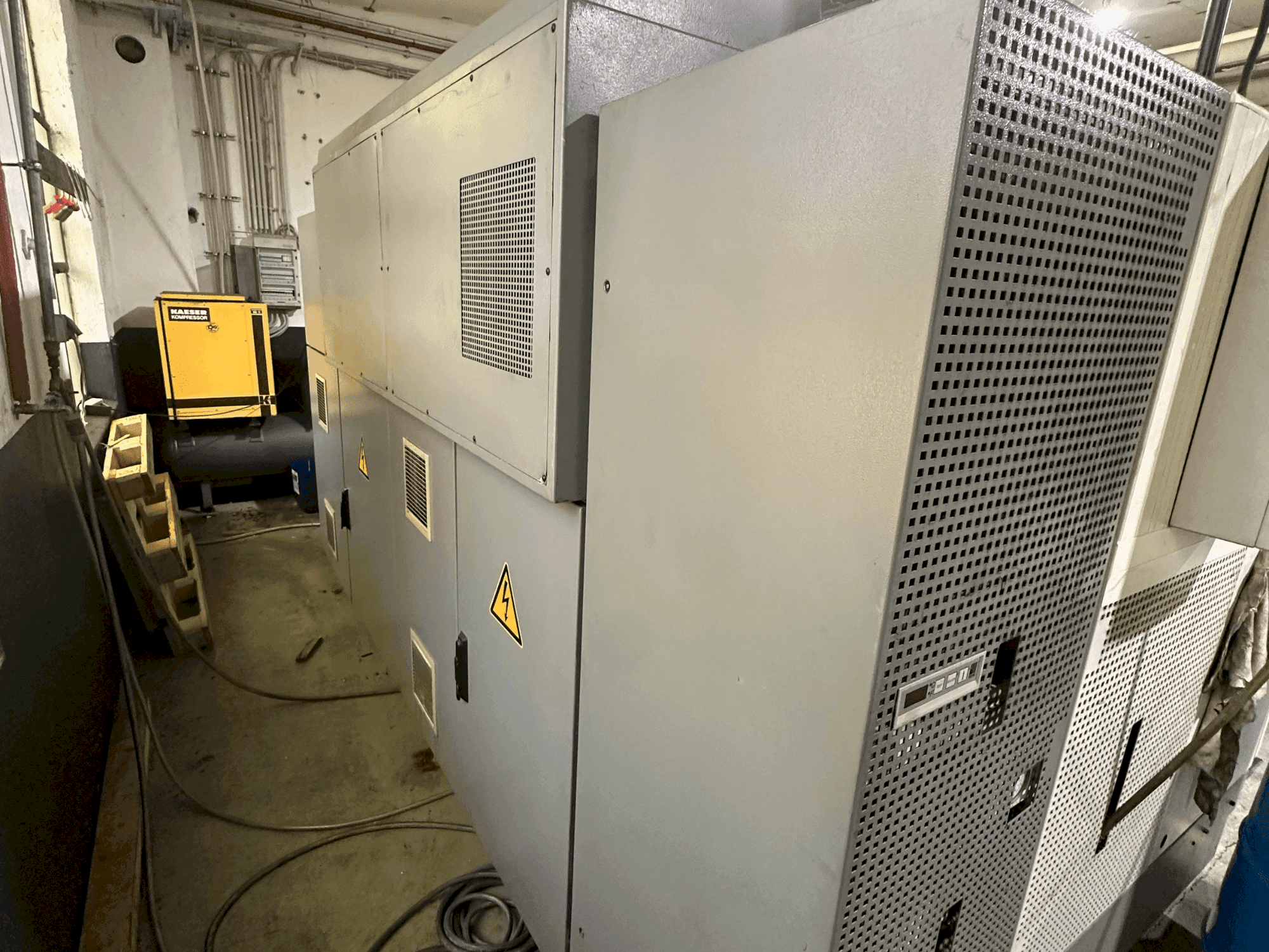 Vue de dos de la machine DMG CTX 420 Linear V6