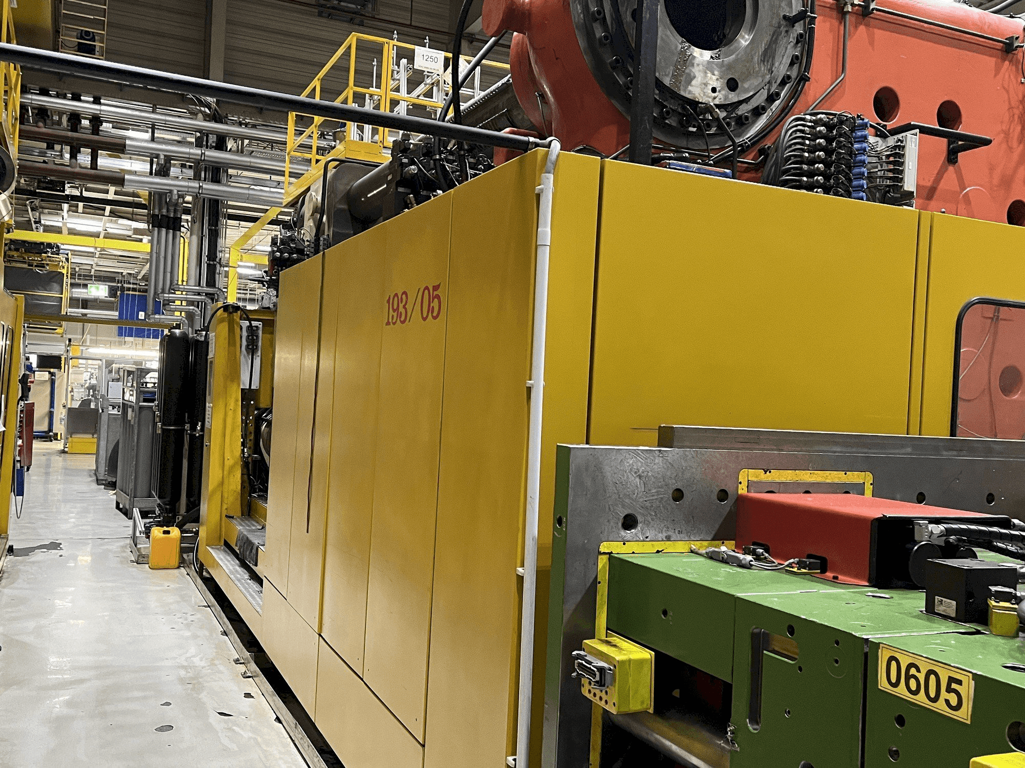 Vue de face de la machine Husky SGM 3150t