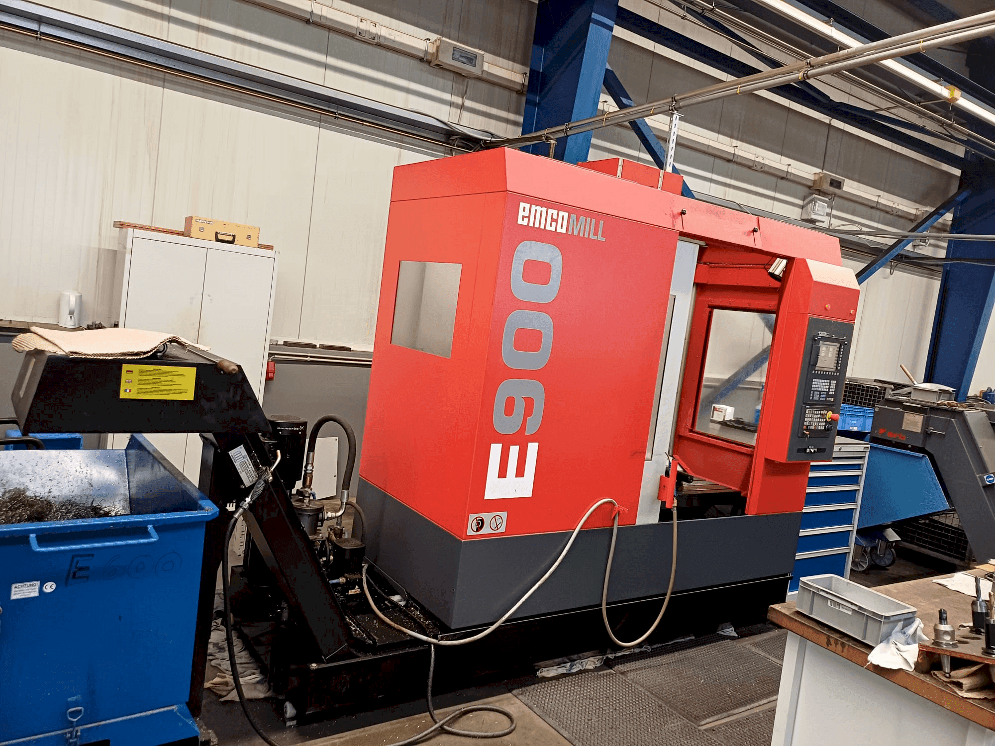 Vue de face de la machine EMCO EmcoMill E900