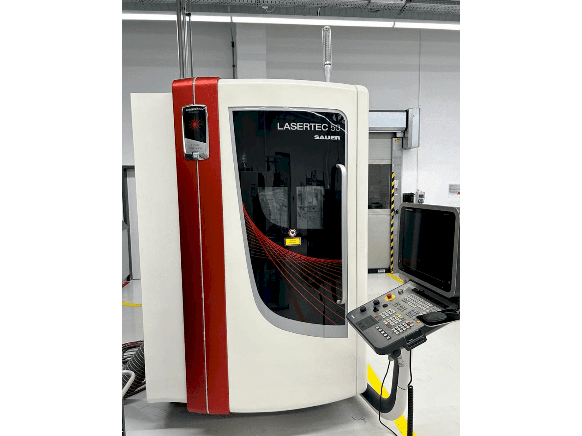 Vue de face de la machine DMG SAUER LASERTEC 50
