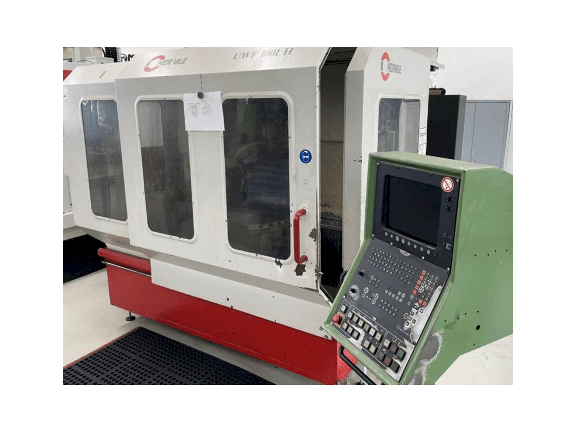 Vue de face de la machine HERMLE UWF1001