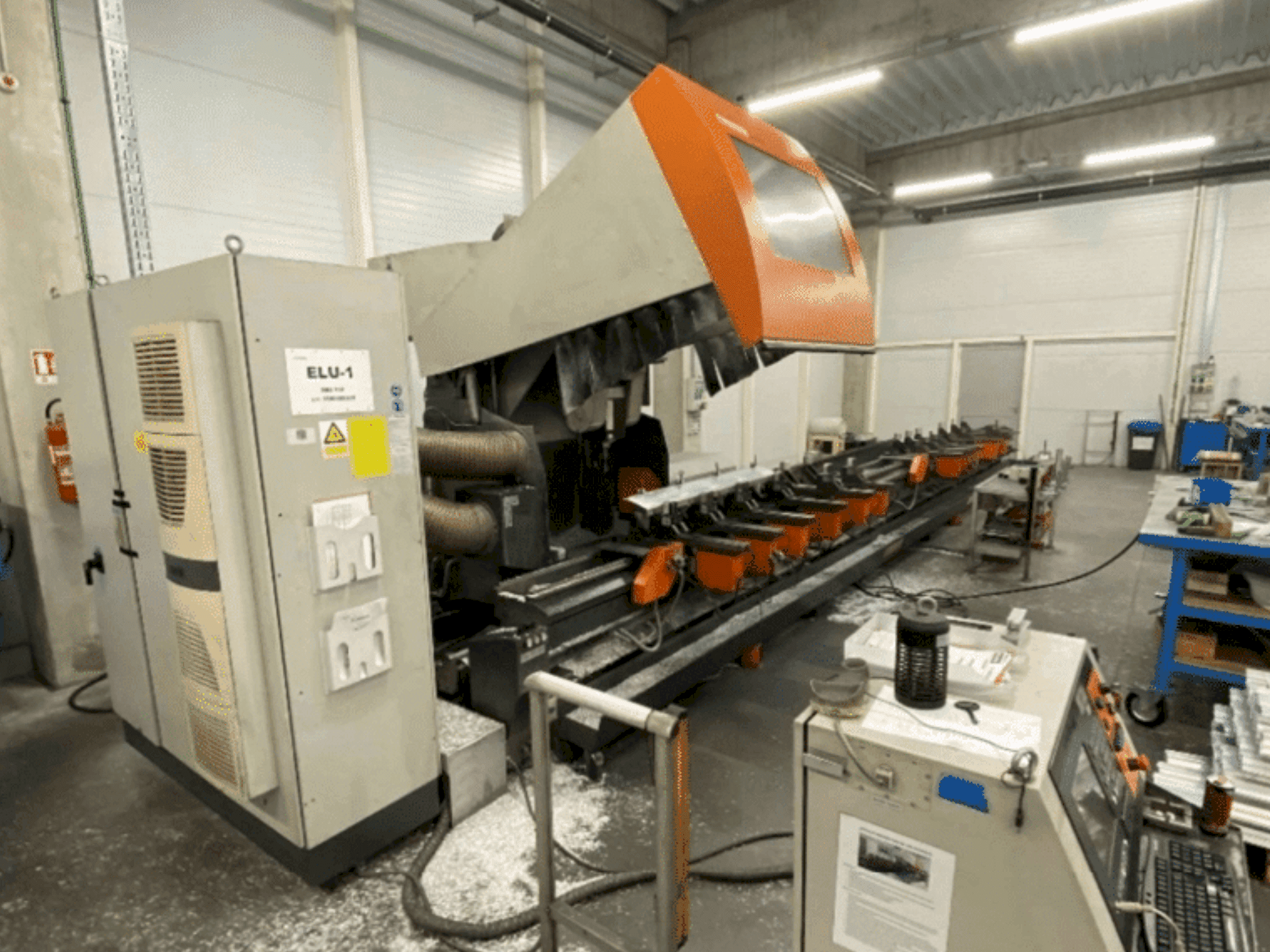 Vue de face de la machine Elumatec SBZ 150