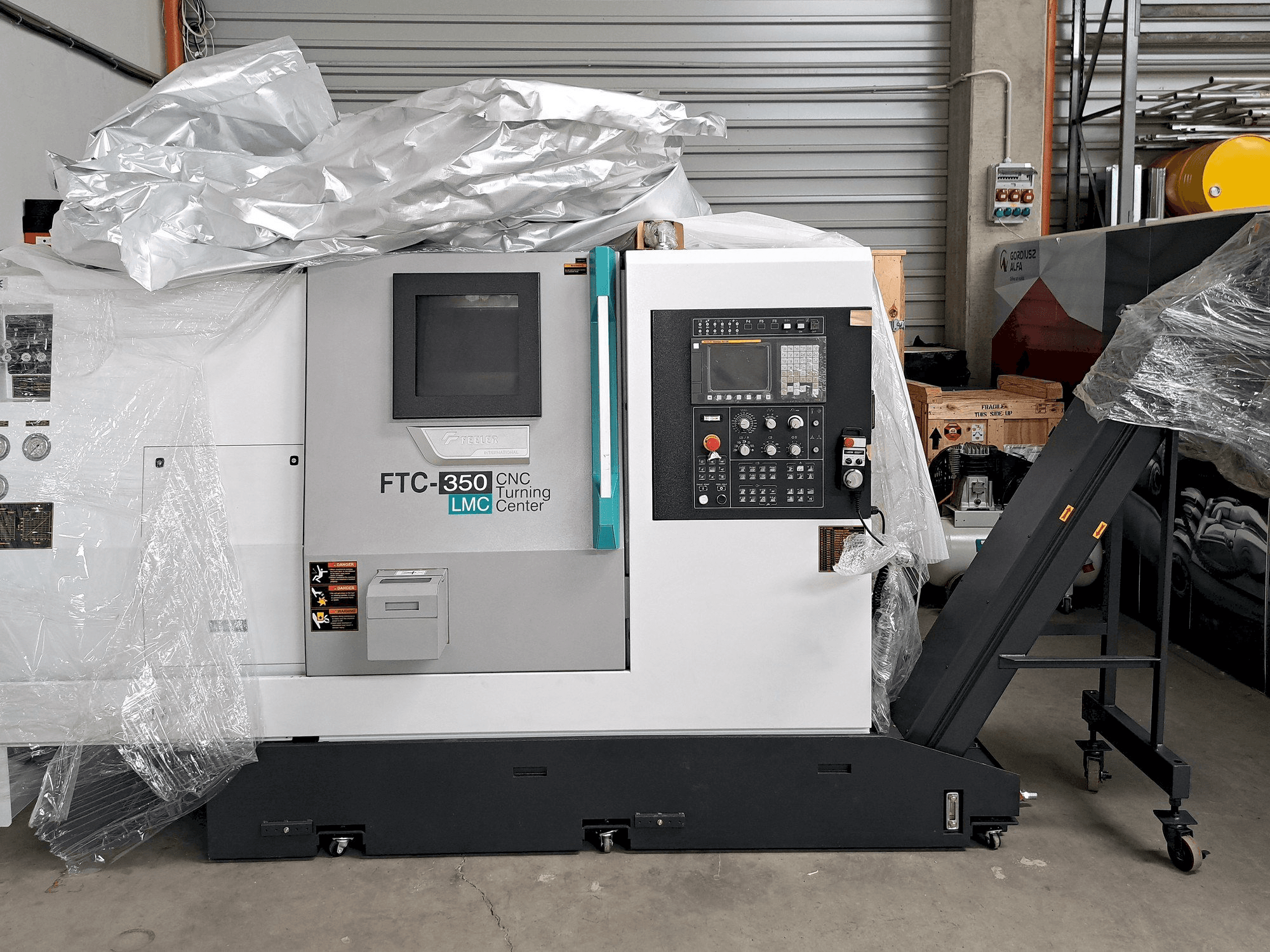 Vue de face de la machine Feeler FTC 350 LMC