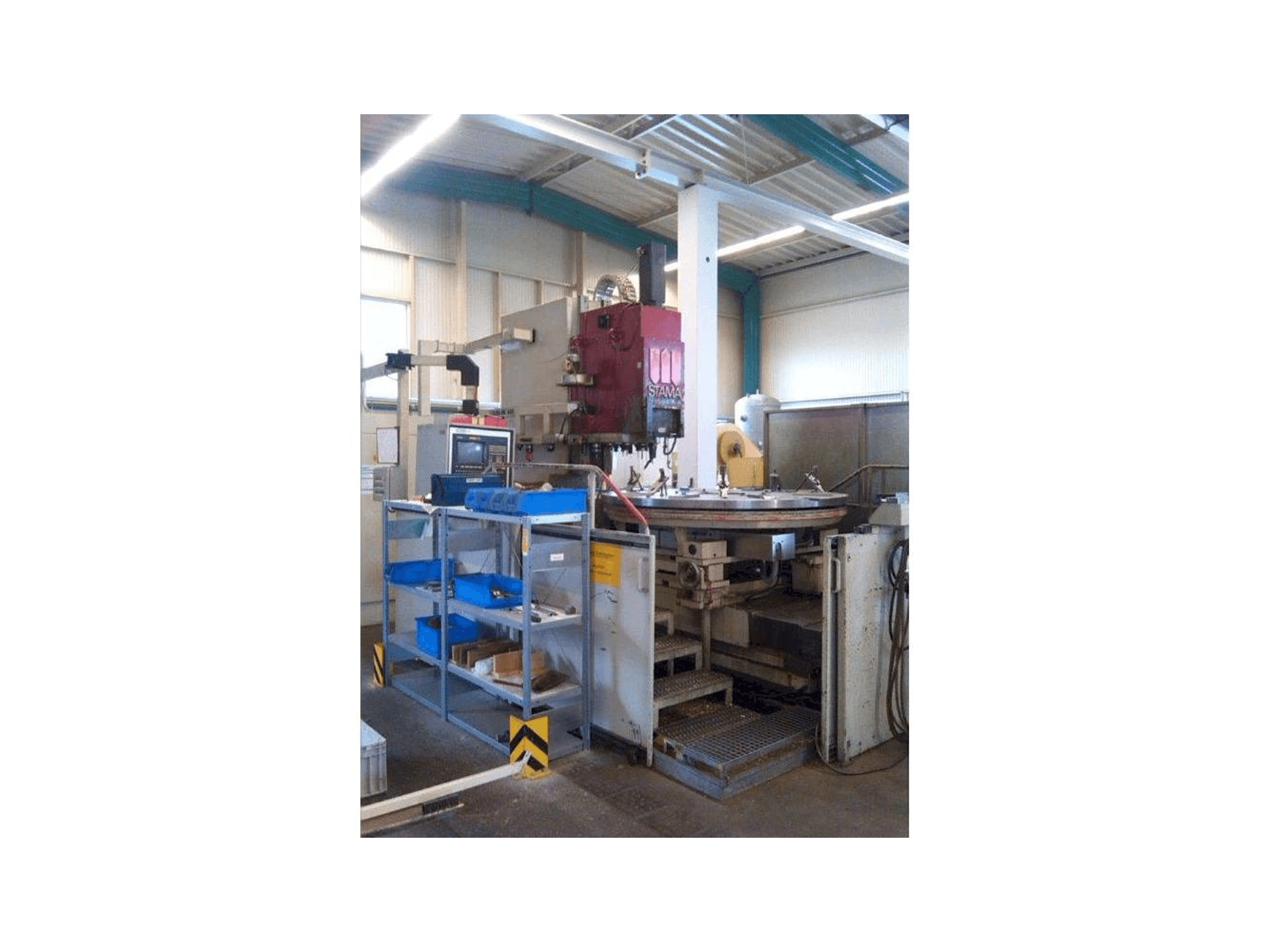 Vue de face de la machine STAMA MC 430- GÜ