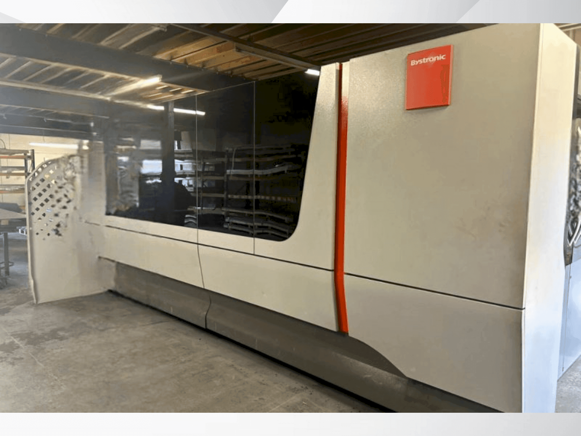 Vue de face de la machine Bystronic BYSMART Fiber 3015