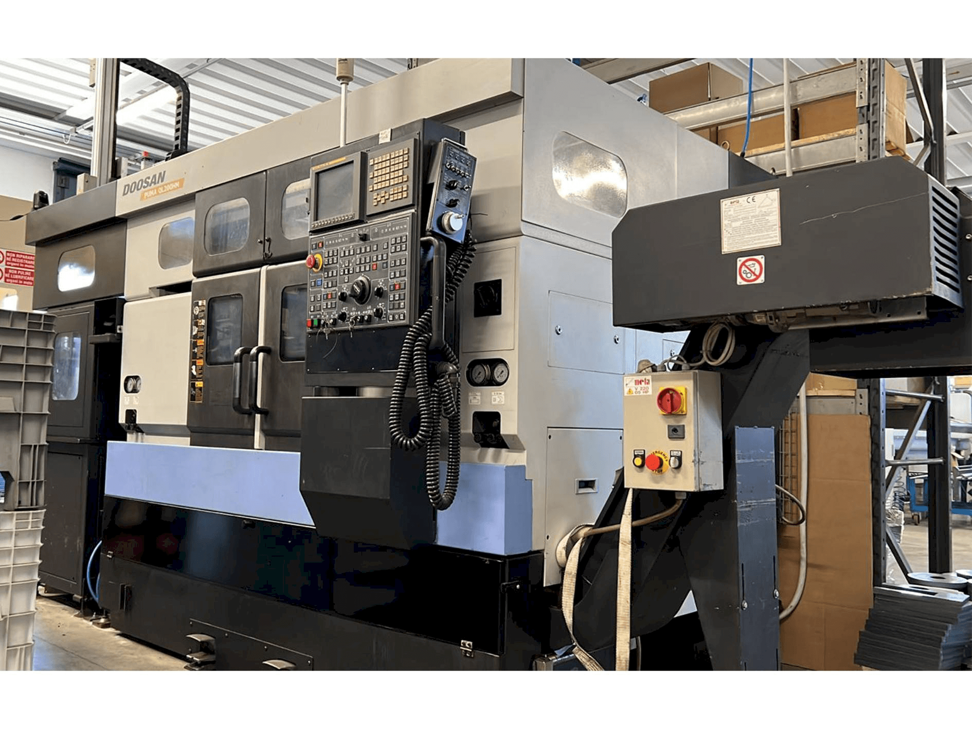 Front view of Doosan Puma QL 200HM machine