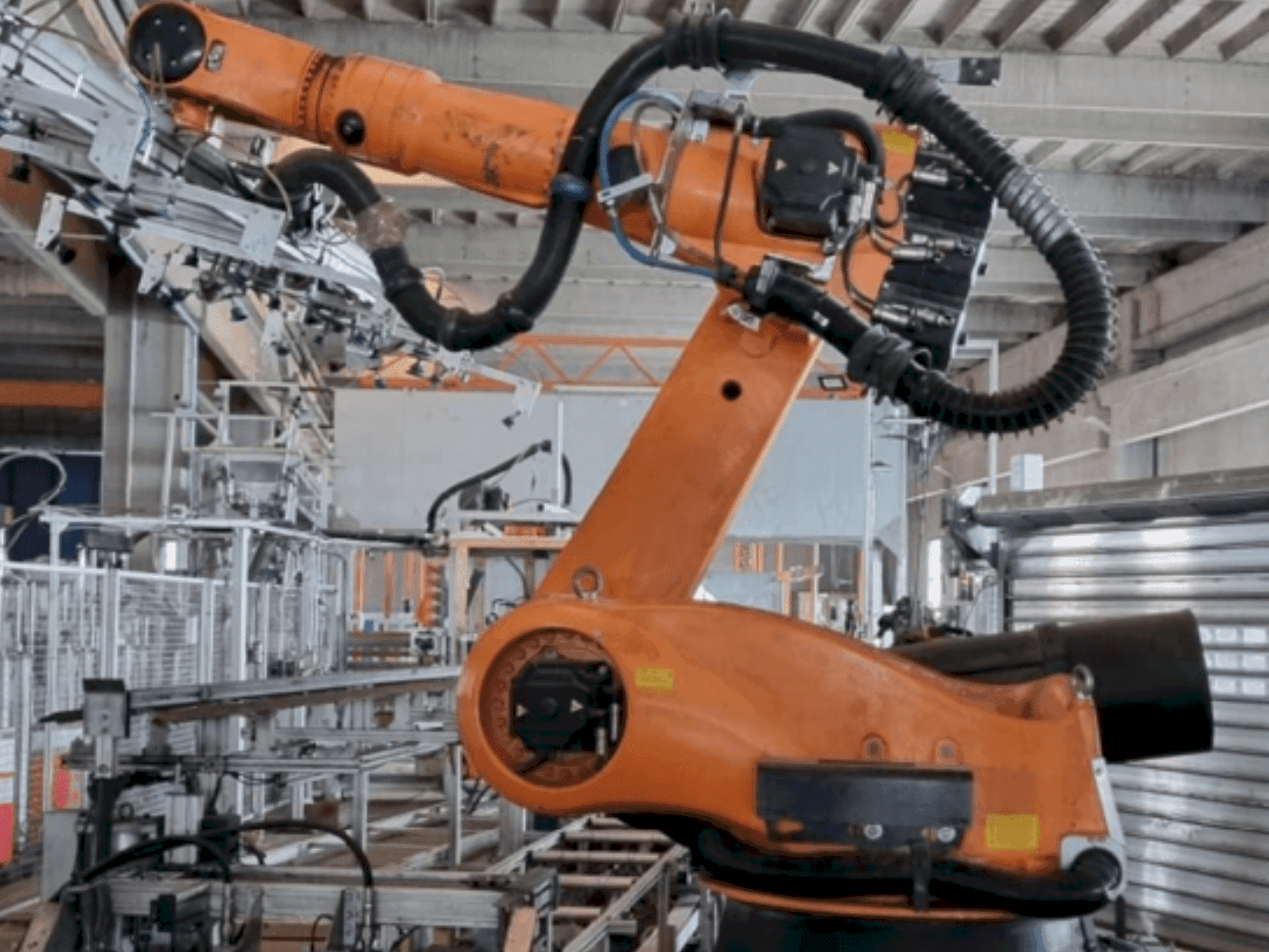 Vue de face de la machine KUKA KR 210 L150-2