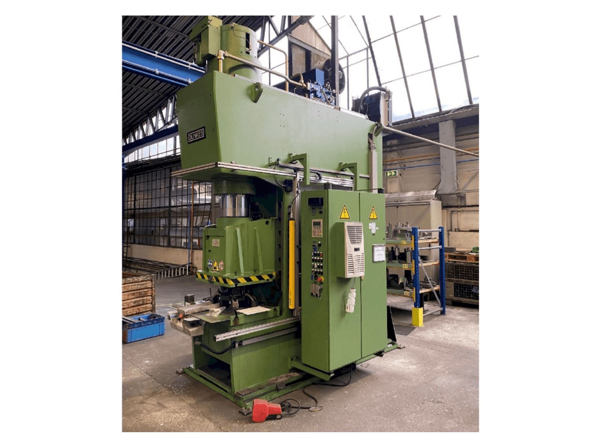 Vue de face de la machine Dunkes HZS 160