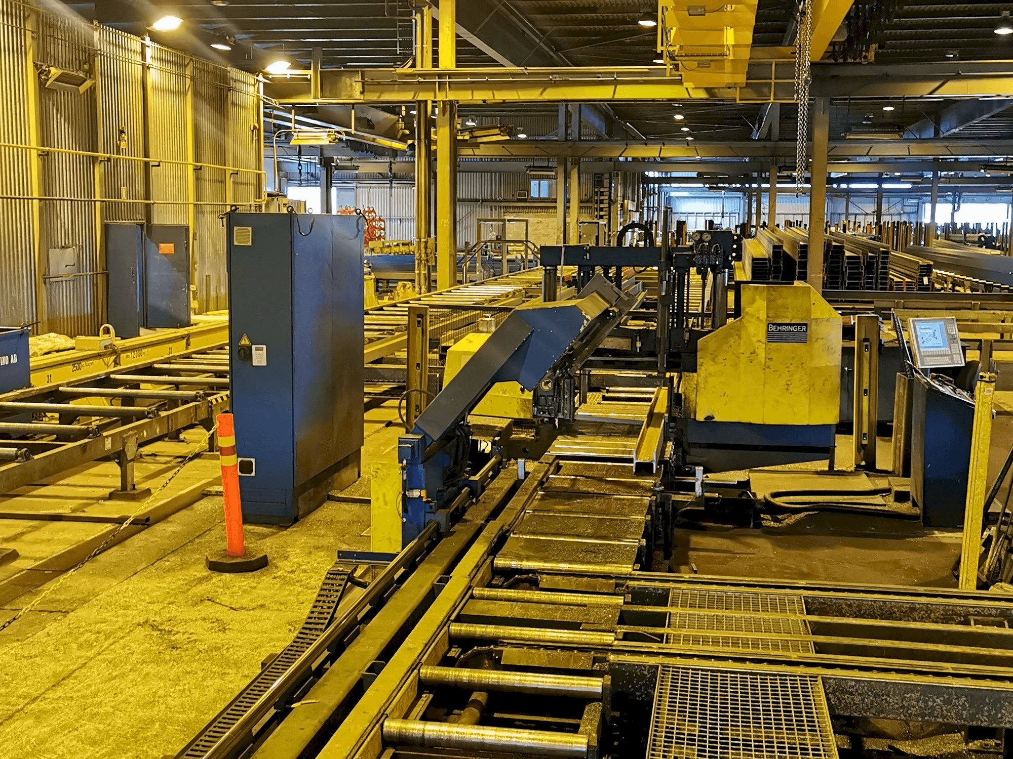 Front view of Behringer HBP 410/723GNC machine