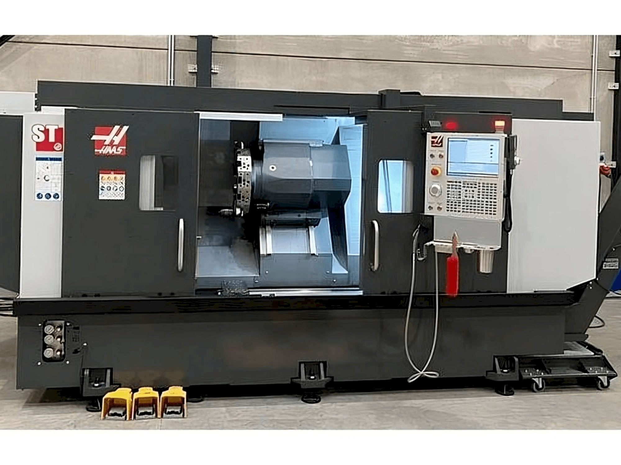 Vue de face de la machine HAAS ST-35L