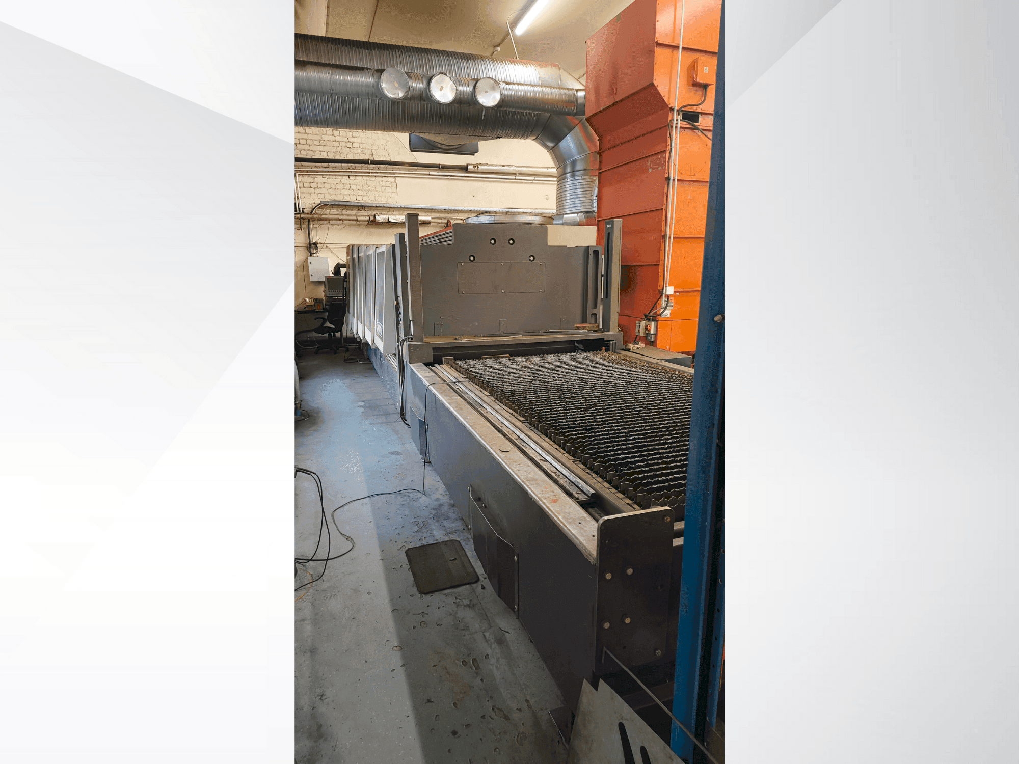 Vue de face de la machine Bystronic BySpeed 3015