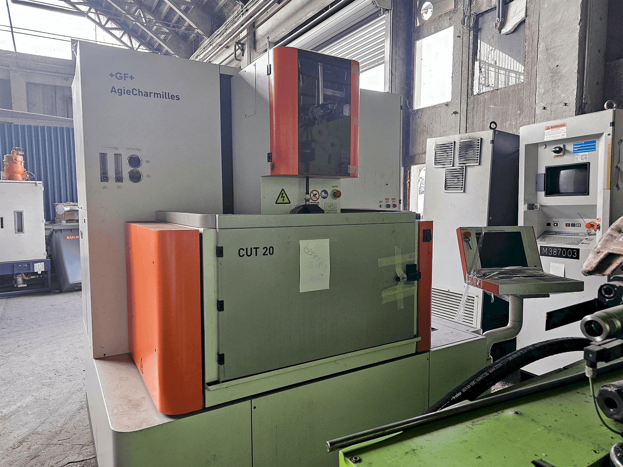 Vue de face de la machine AgieCharmilles CUT 20