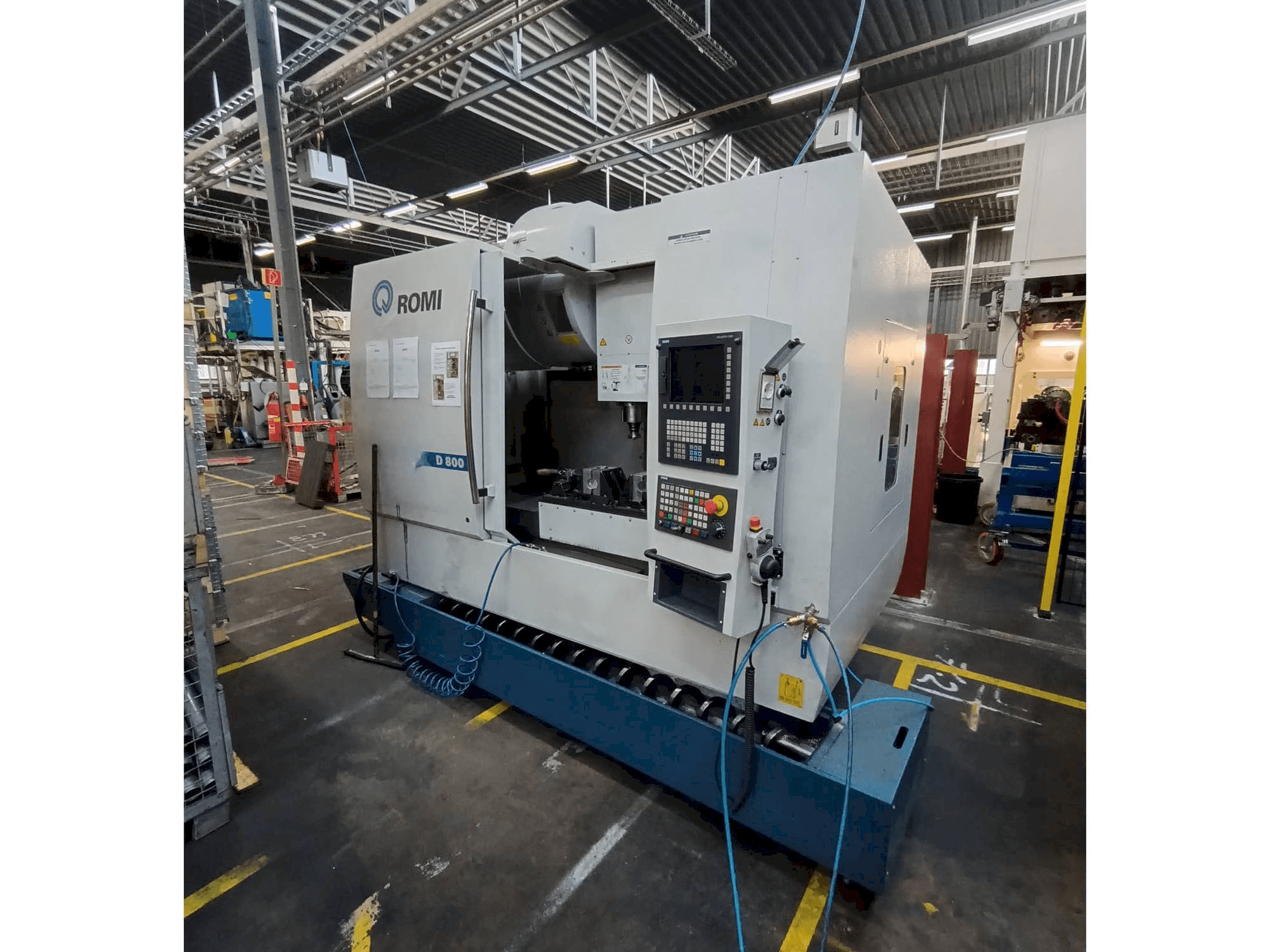 Front view of Romi D800 machine