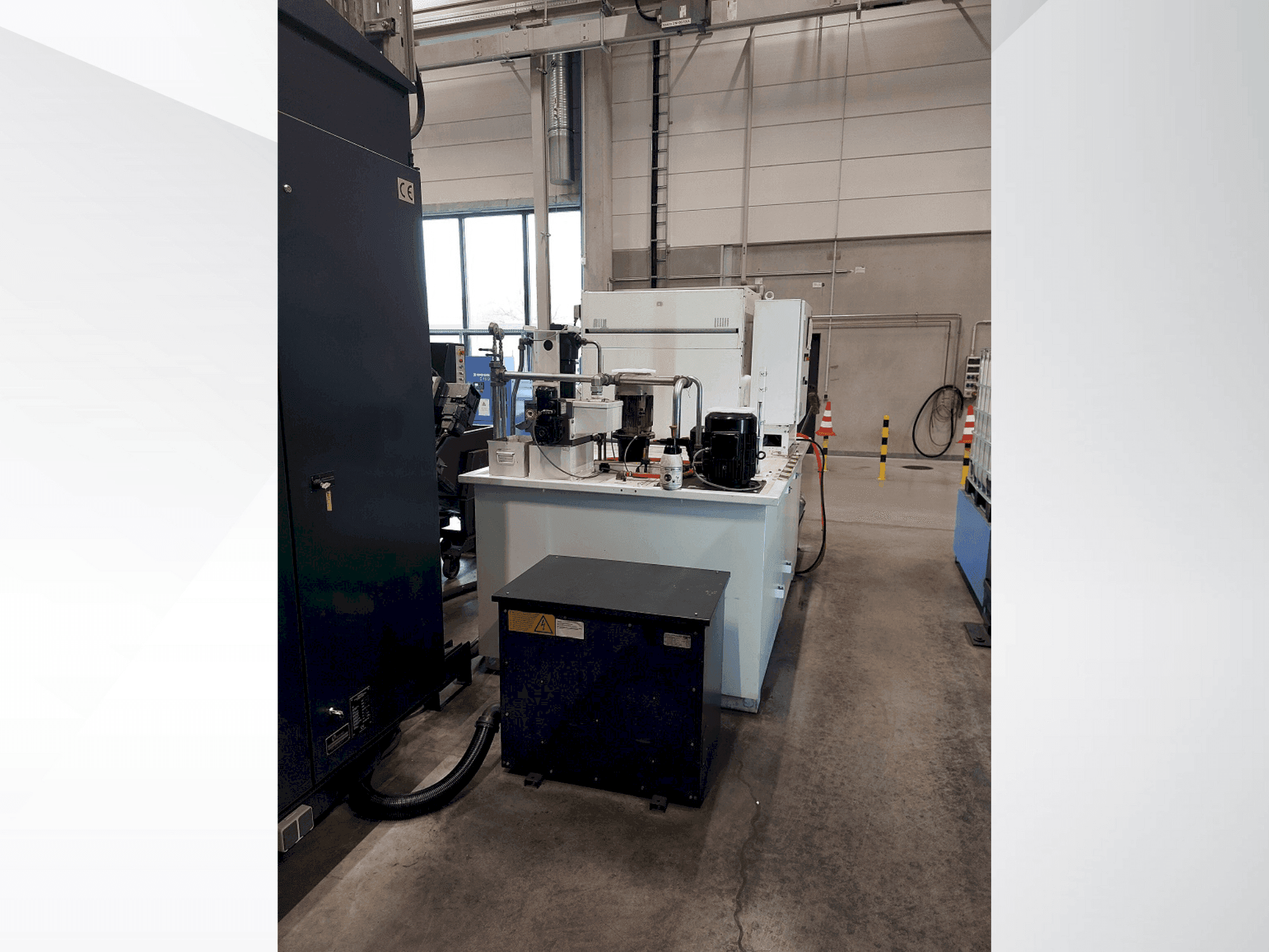 Vue latérale de la machine Makino a81