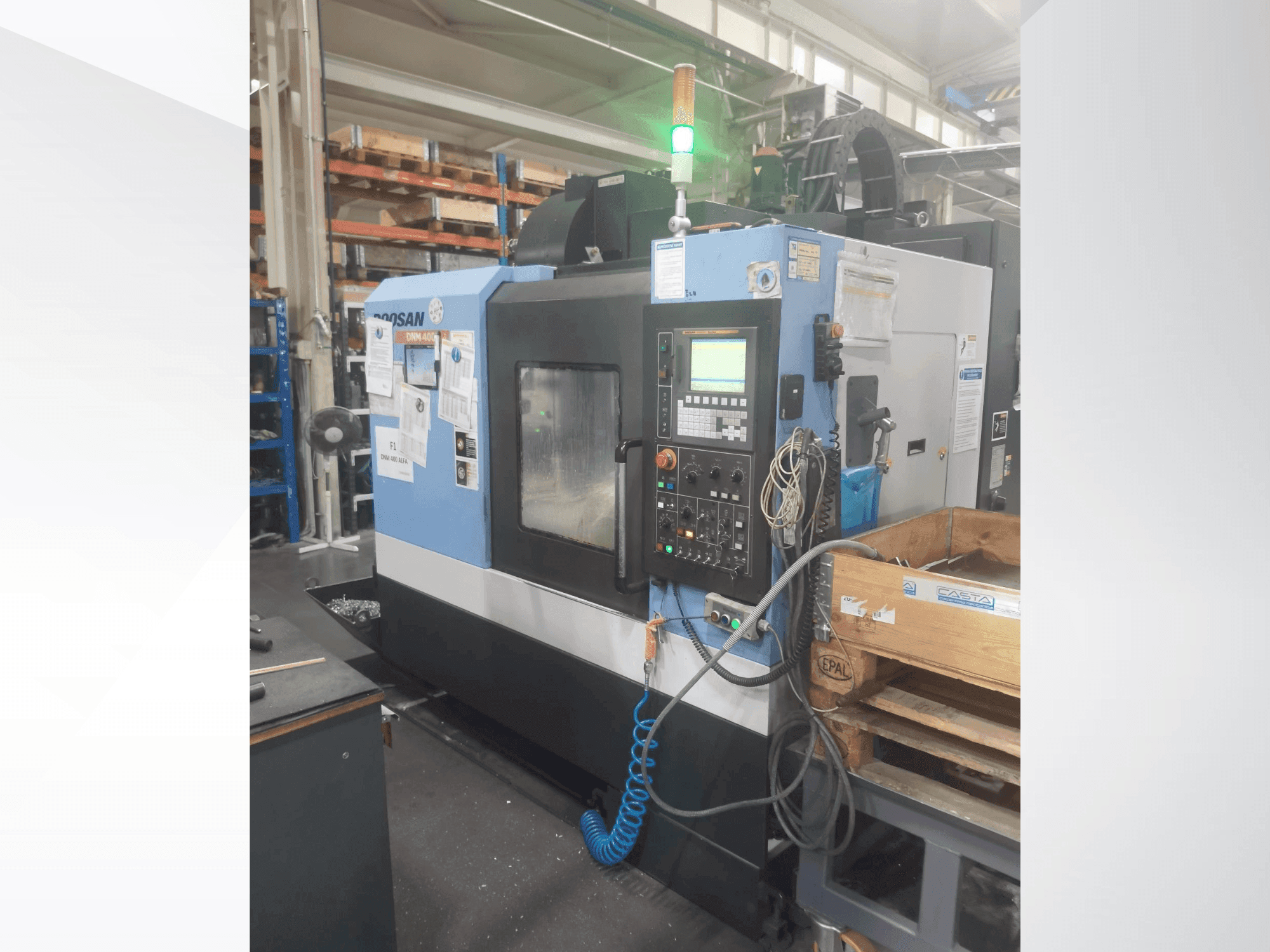Vue de face de la machine DOOSAN DNM 400A