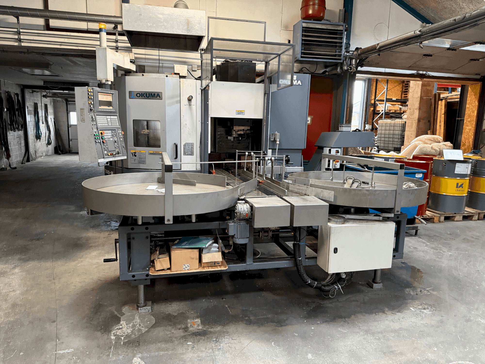 Vue de face de la machine Okuma VTurn LVT300-M