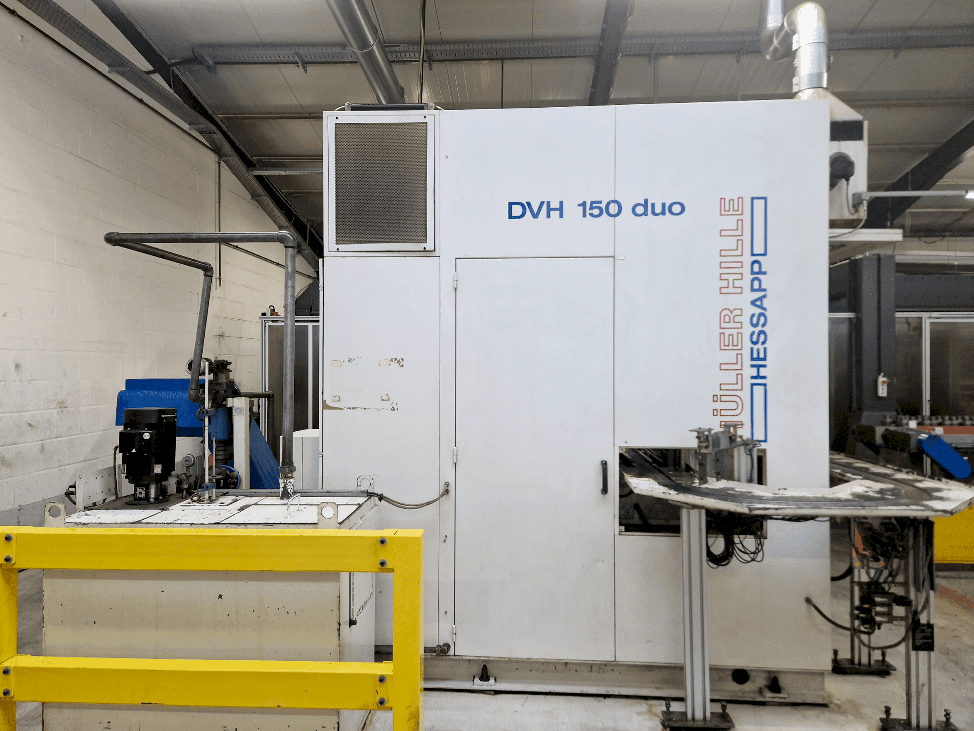 Vue de face de la machine HULLER HILLE DVH 150 Duo