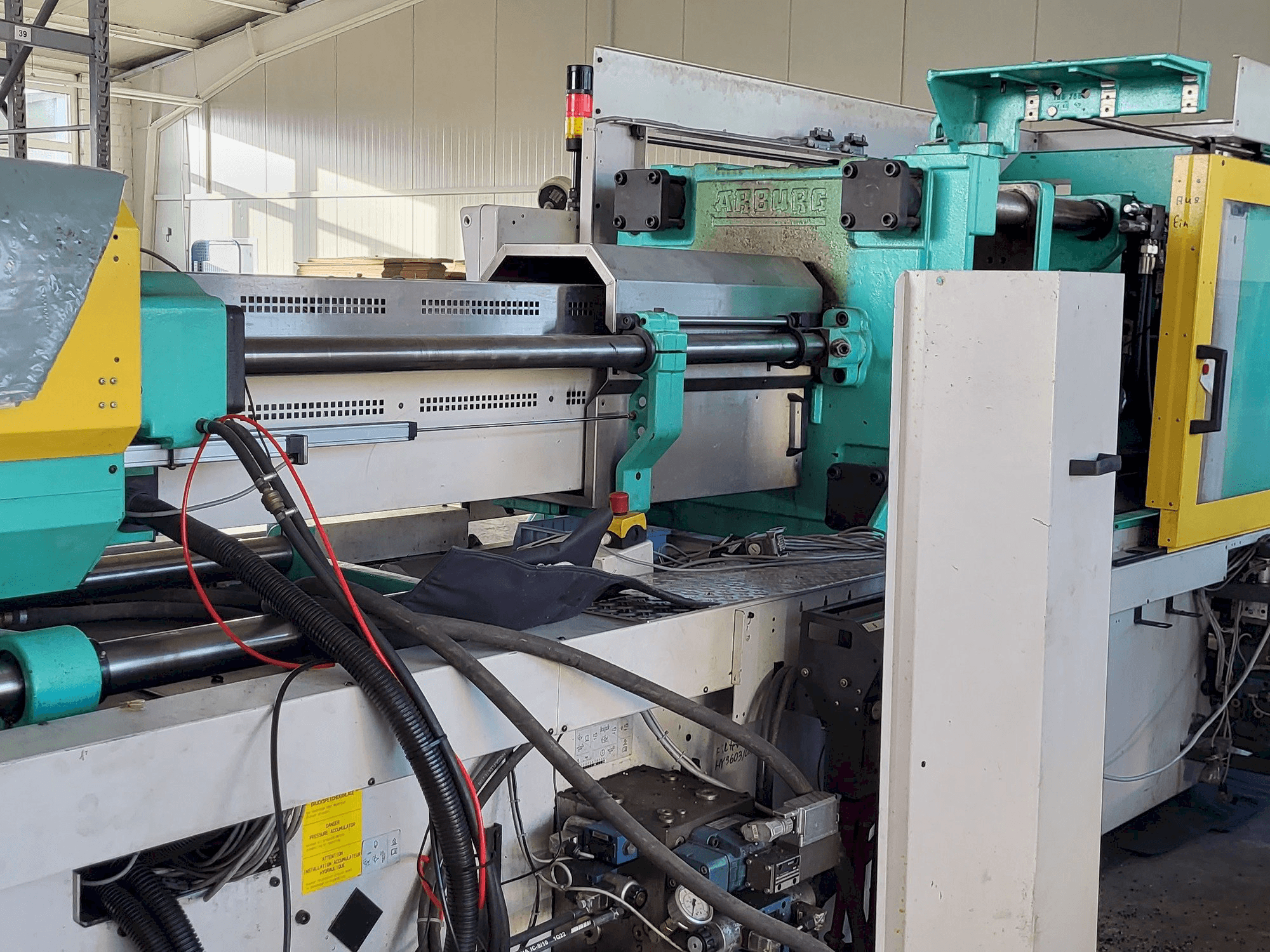 Vue gauche de la machine Arburg Allrounder Centex 570C2200-1300