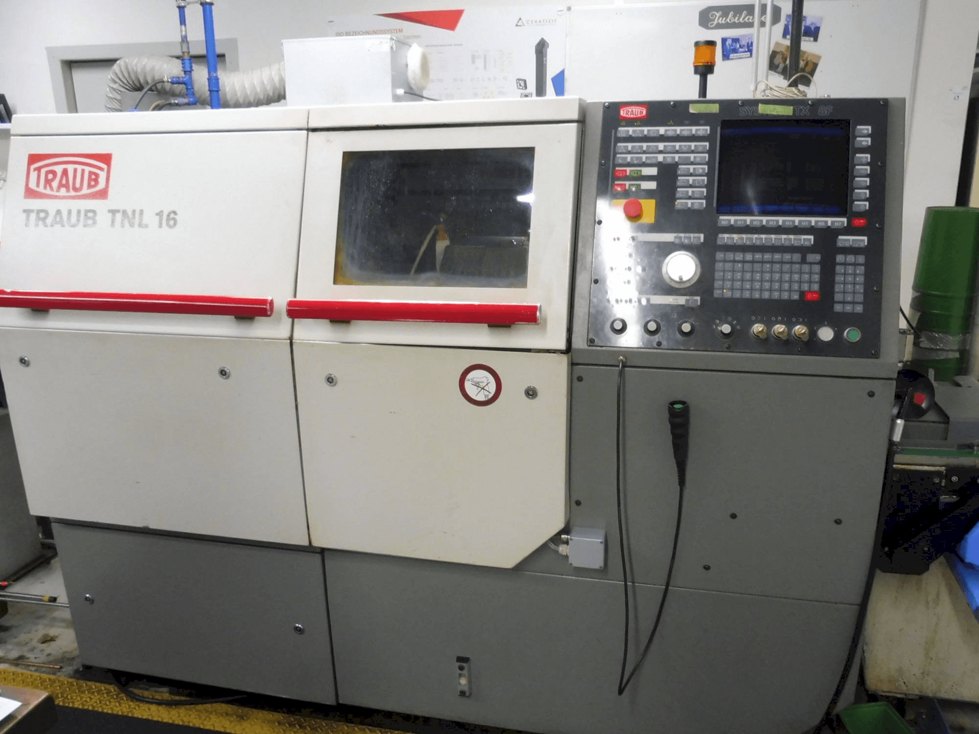 Vue de face de la machine TRAUB TNL 16