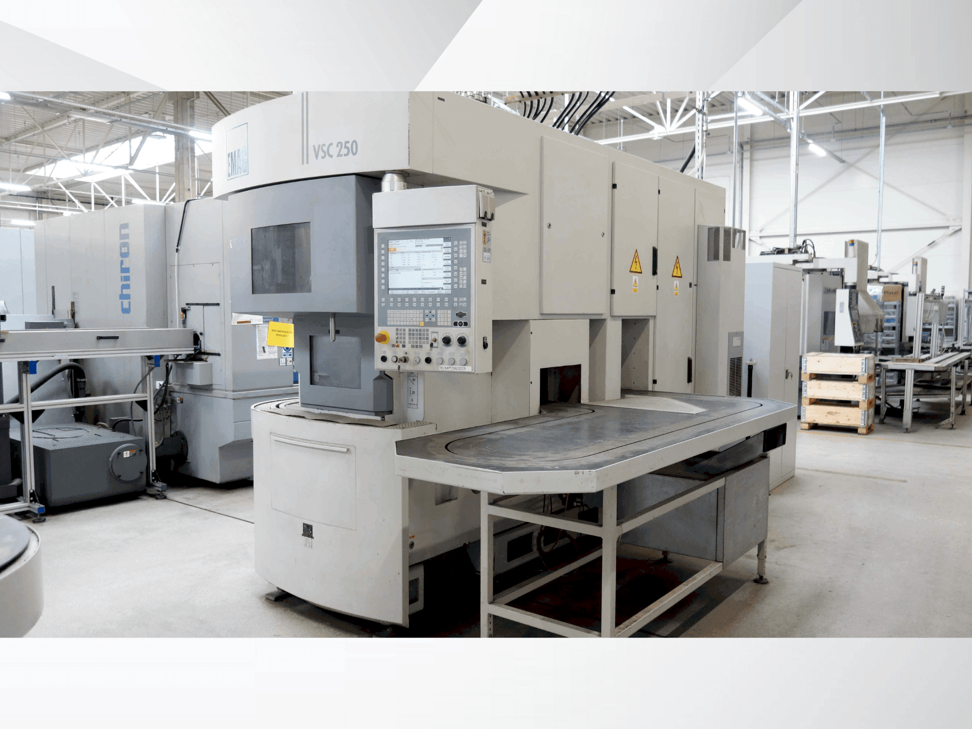 Vue de face de la machine EMAG VSC 250