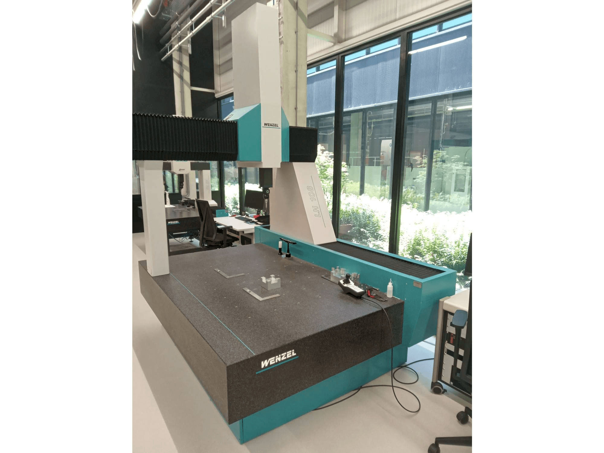 Vue de face de la machine Wenzel LH-108