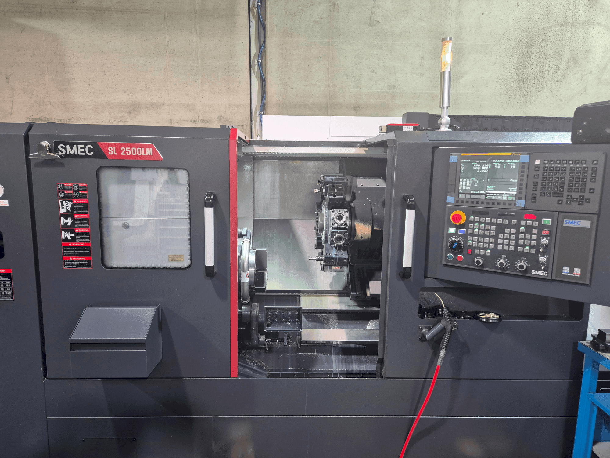 Vue de face de la machine SMEC SL2500LM
