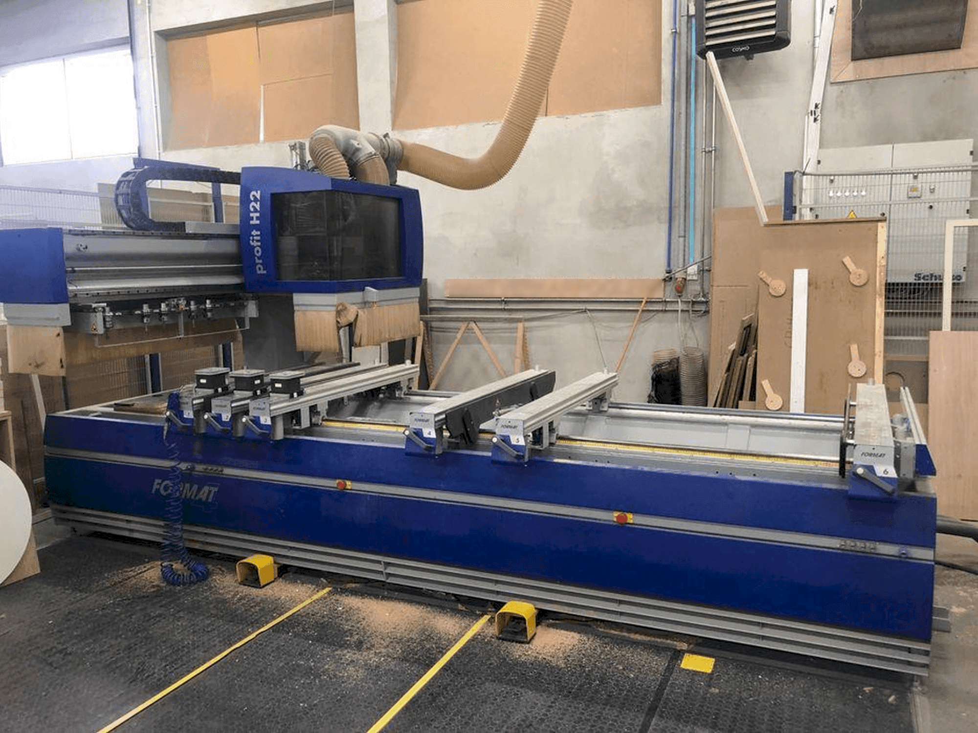 Vue de face de la machine FORMAT4 Profit H22