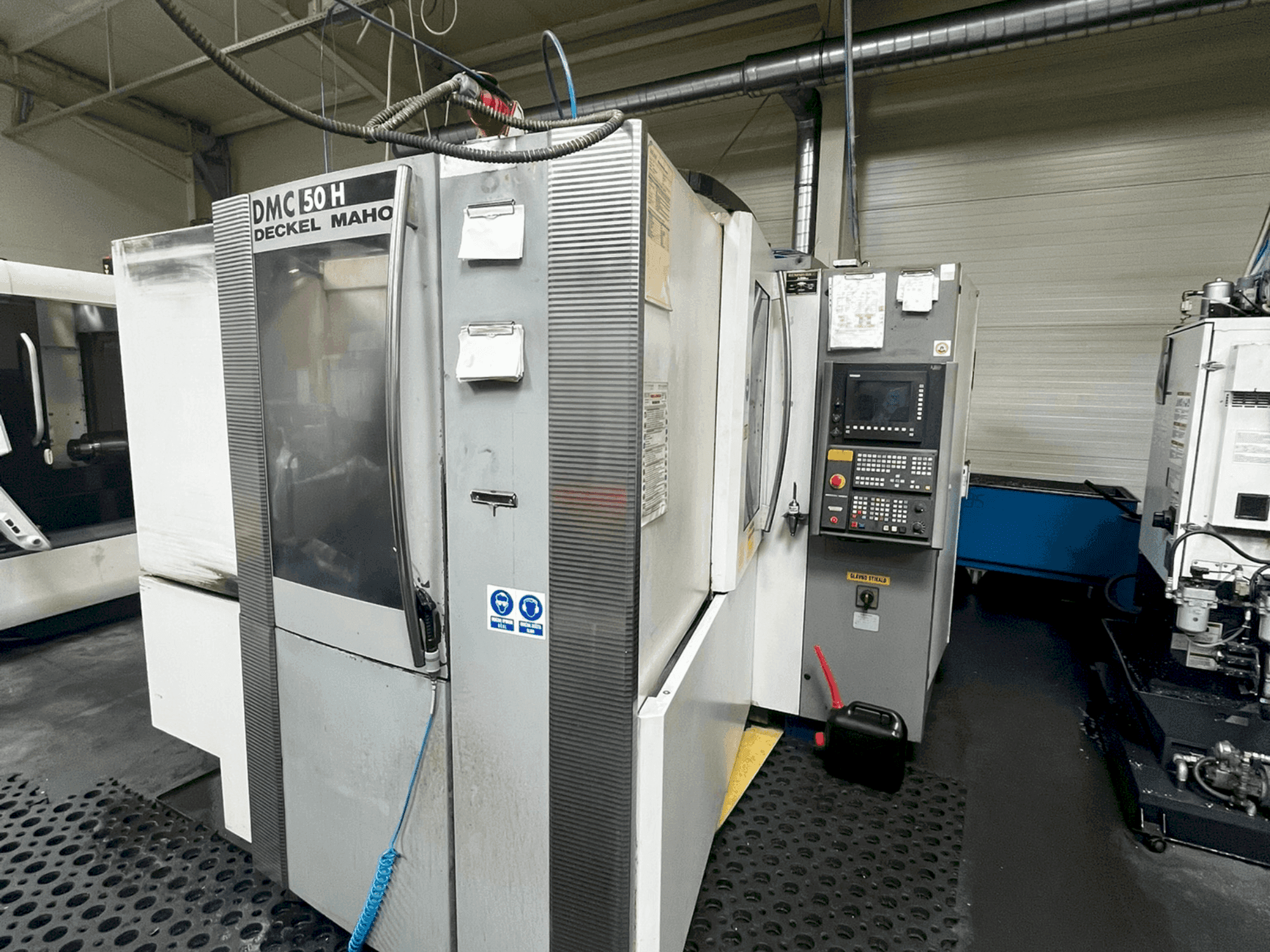 Vue de face de la machine DECKEL MAHO DMC 50 H