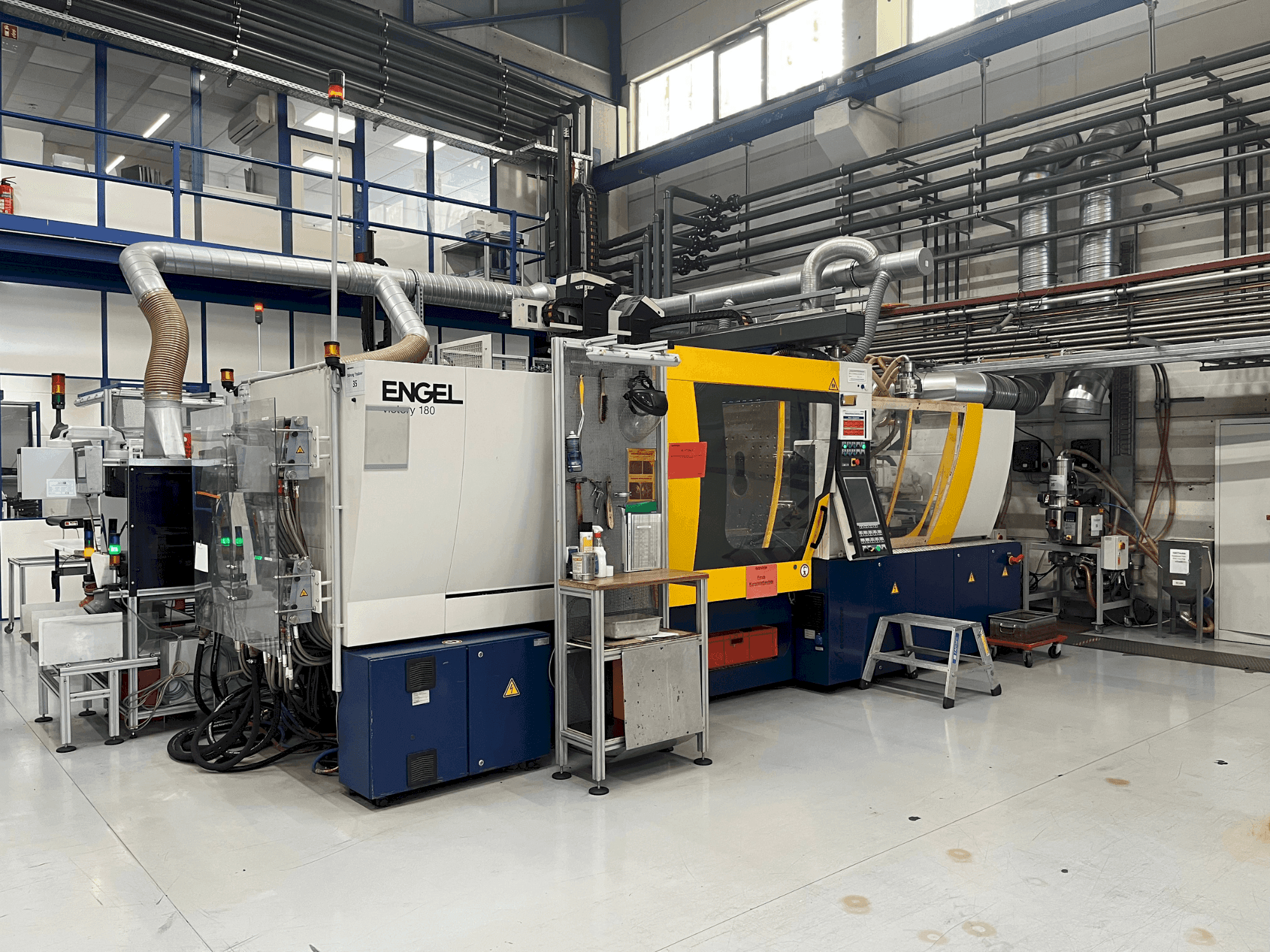 Vue de face de la machine Engel Victory 200H/60W/180 combi + Viper 40