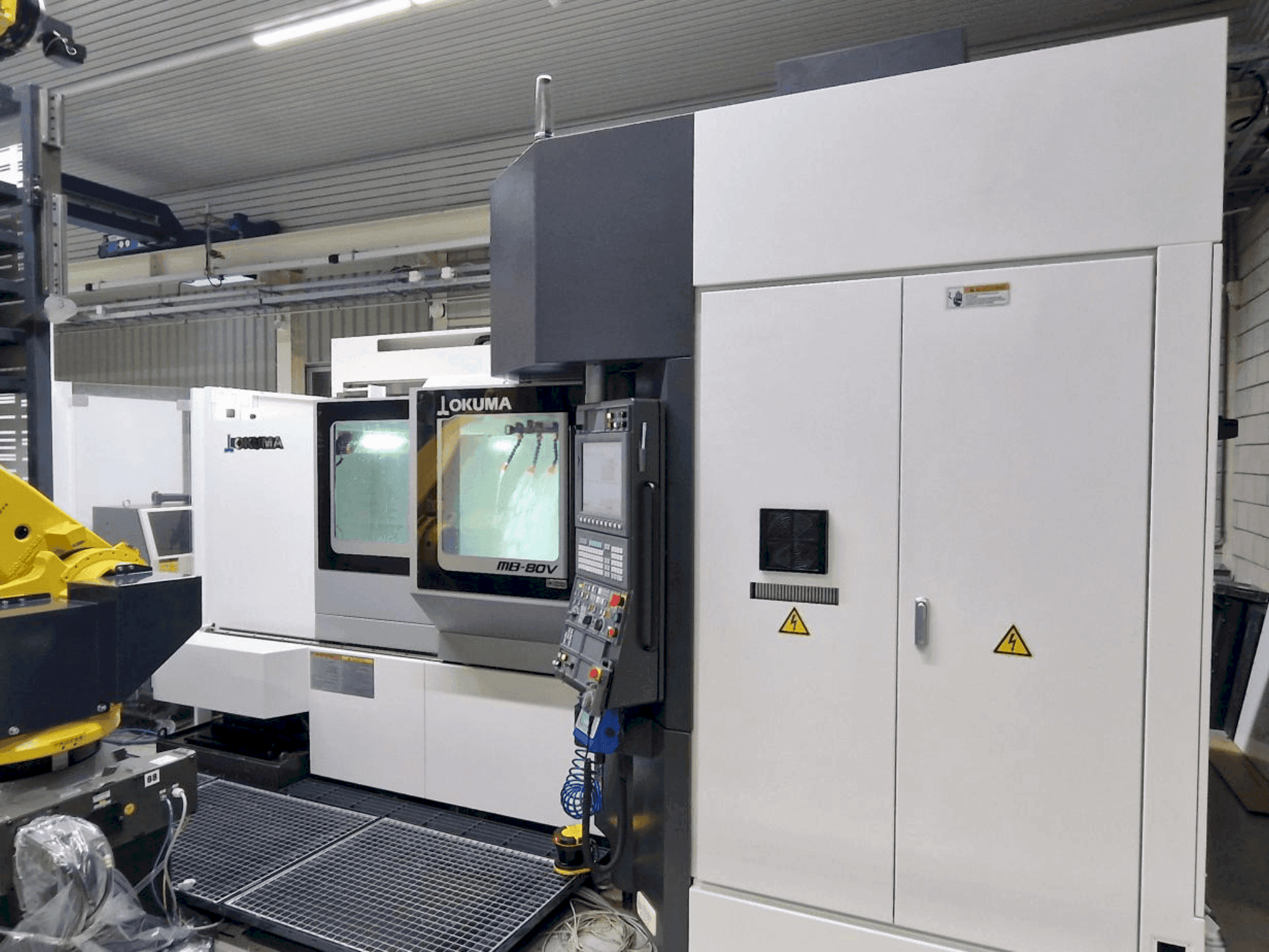 Vue de face de la machine Okuma MB 80V