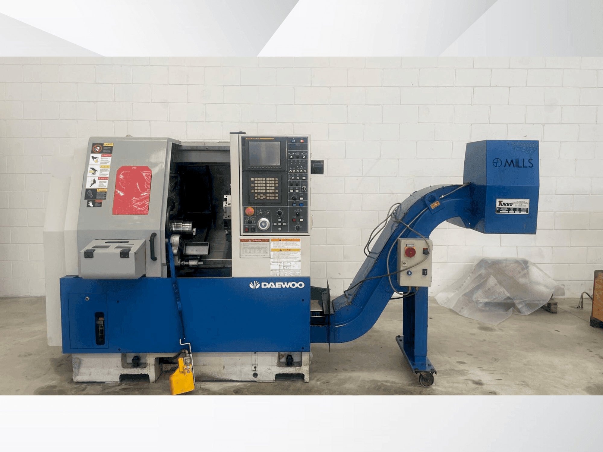 Vue de face de la machine DAEWOO Lynx 210B