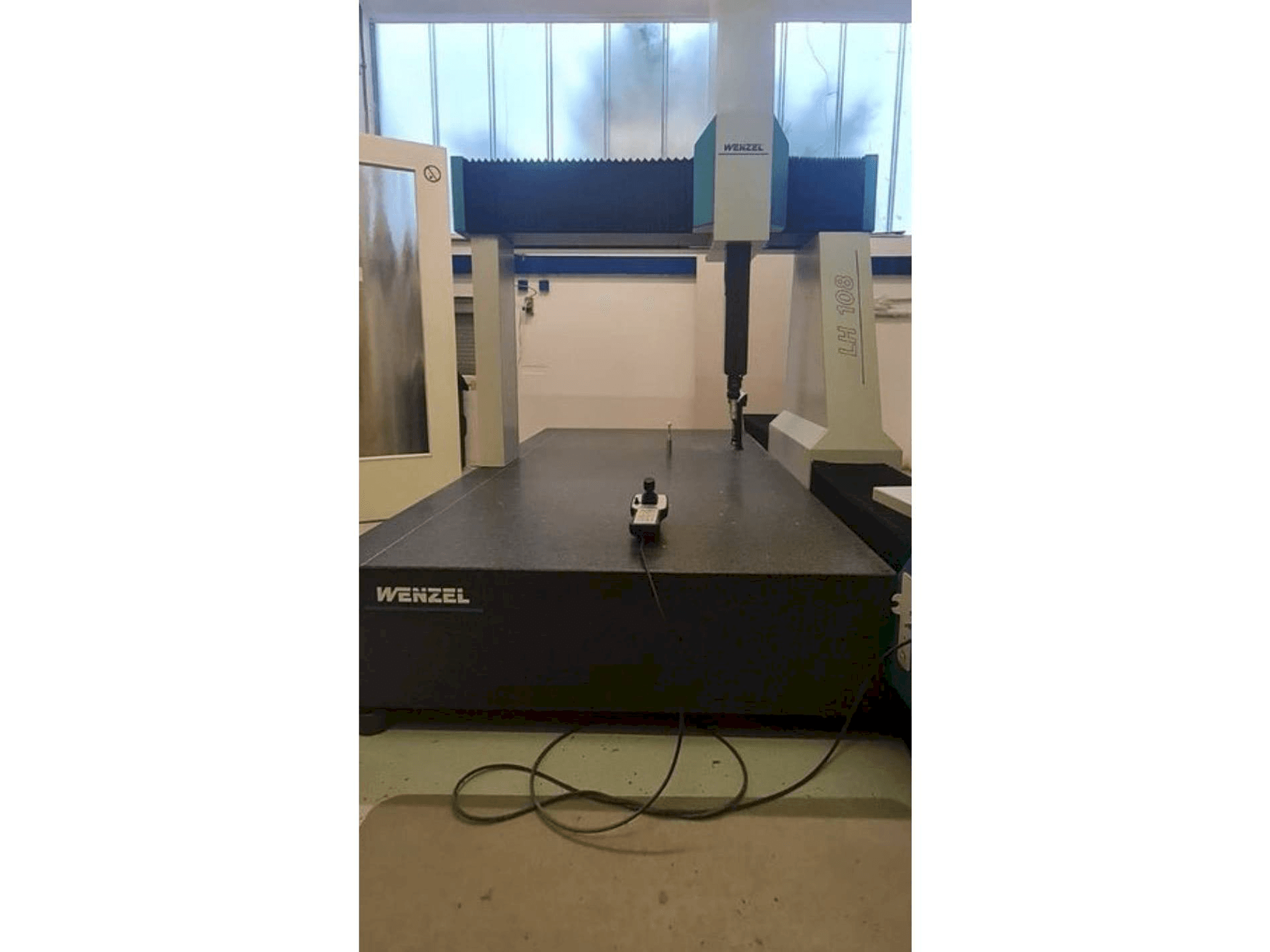 Vue de face de la machine Wenzel LH 108