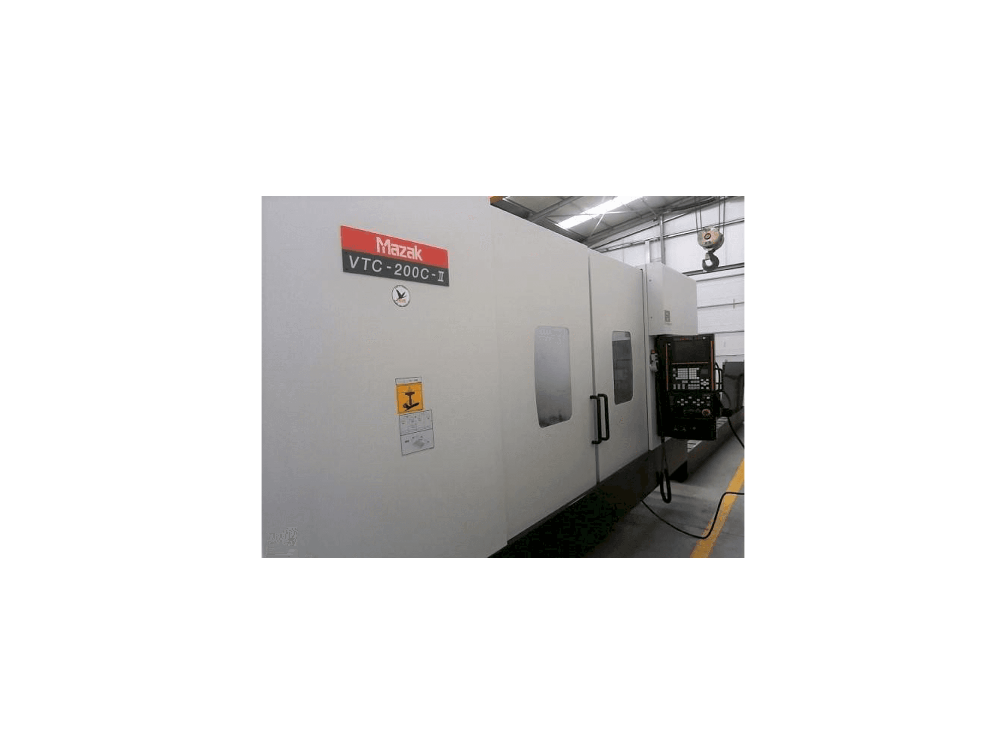 Vue de face de la machine Mazak VTC-200C