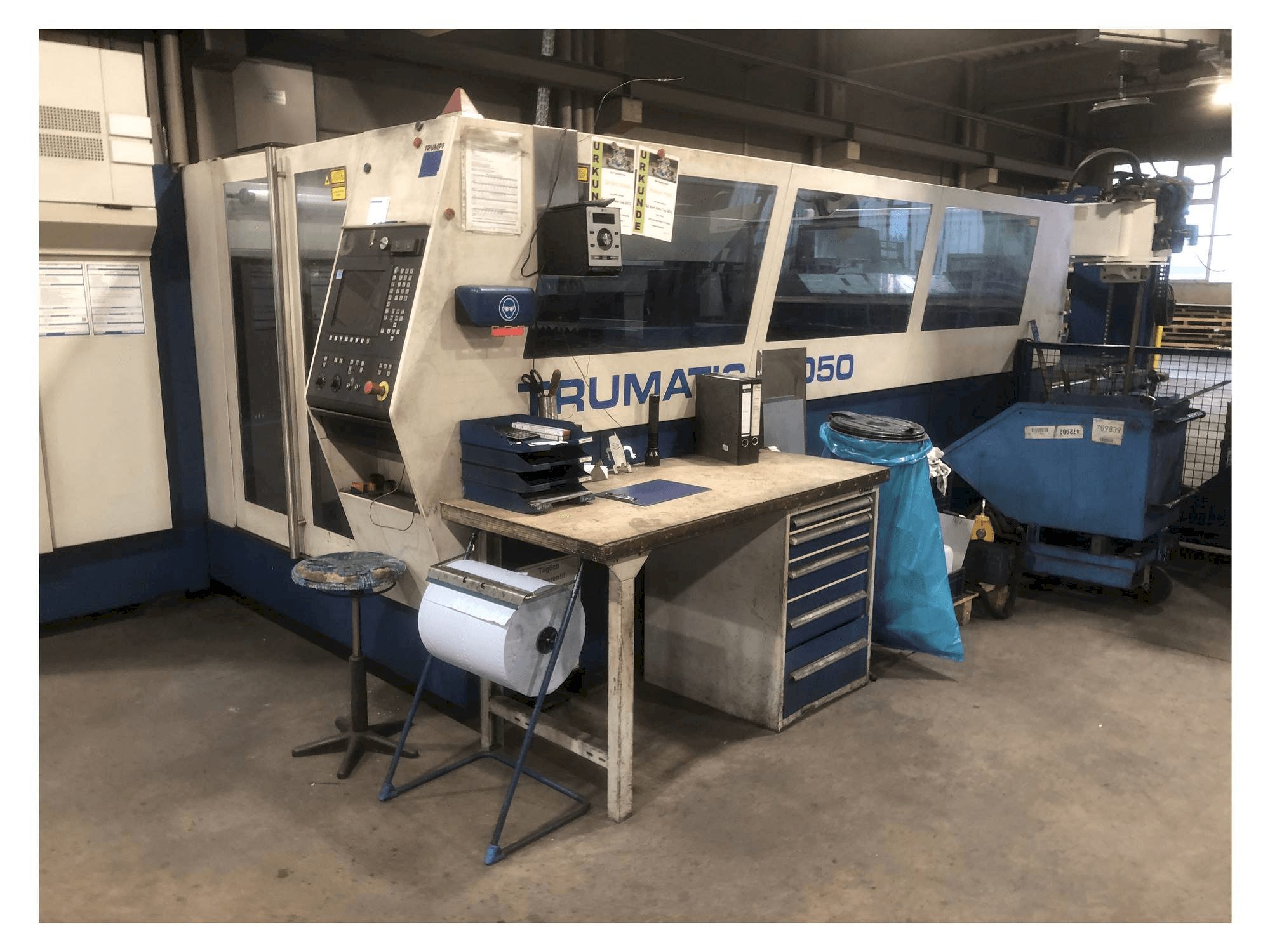Vue de face de la machine TRUMPF Trumatic L3050