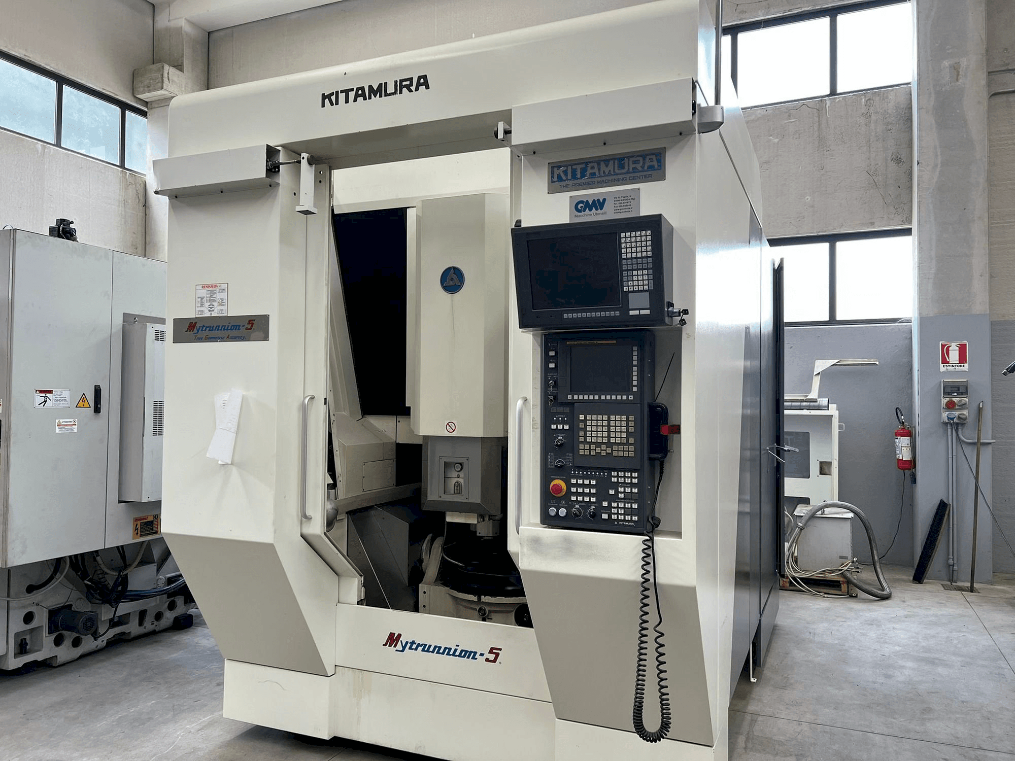 Vue de face de la machine Kitamura Mytrunnion 5