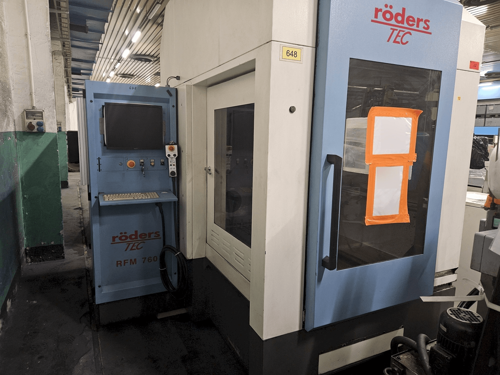 Vue de face de la machine RÖDERS RFM 760/2