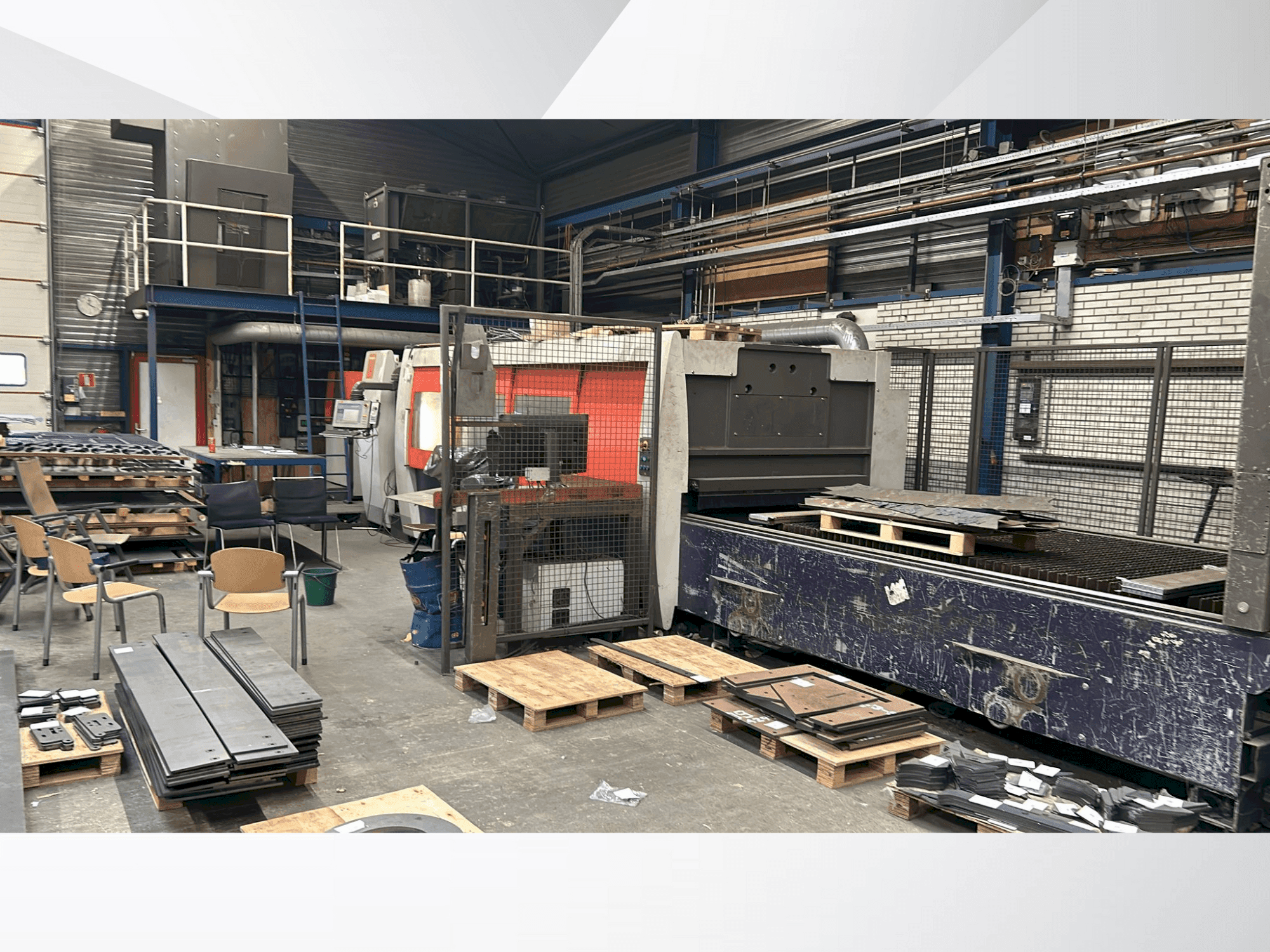 Vue de face de la machine Bystronic BySpeed Pro 3015 + ByTrans Extended 3015